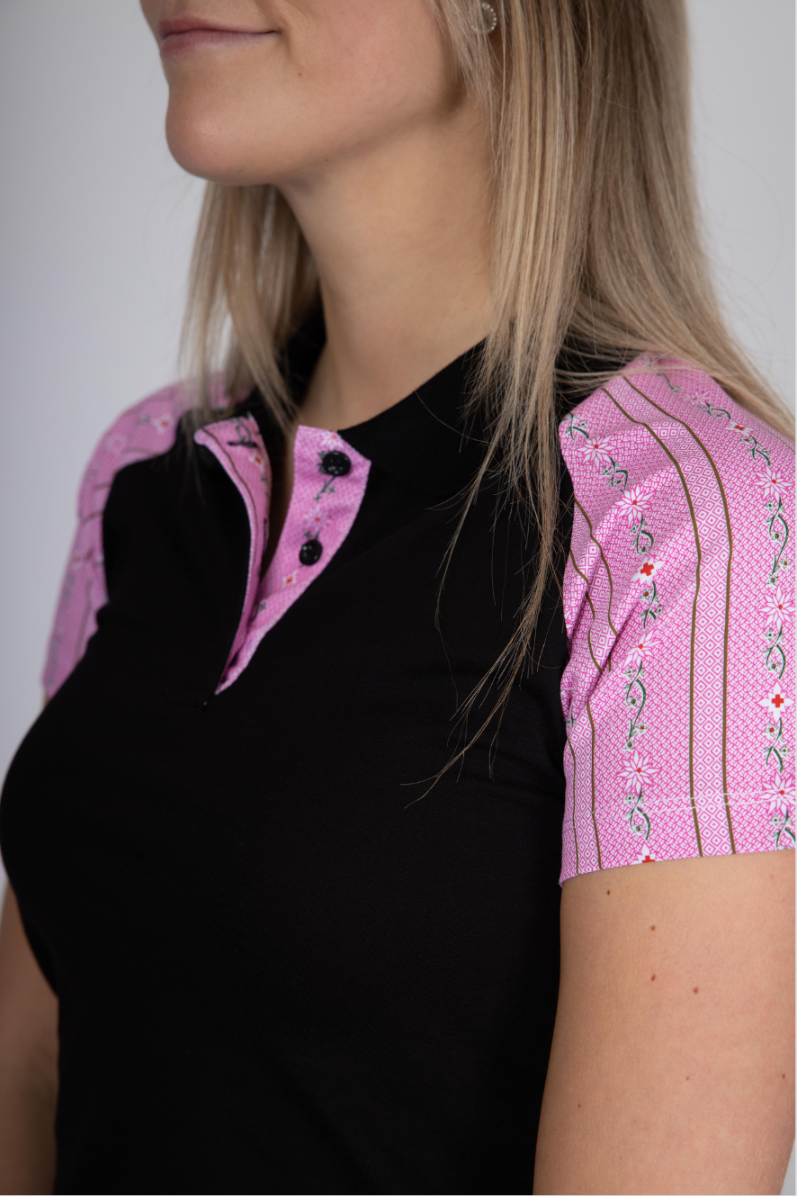 Damen Polo-Shirt Edelweiss Twist – Stilvolles Poloshirt mit dezenten Edelweiss-Akzenten am Kragen und den Ärmeln. Hochwertige Baumwollmischung, sportlich-eleganter Schnitt, ideal für Alltag und Freizeit. Schweizer Design von Edelvetica.